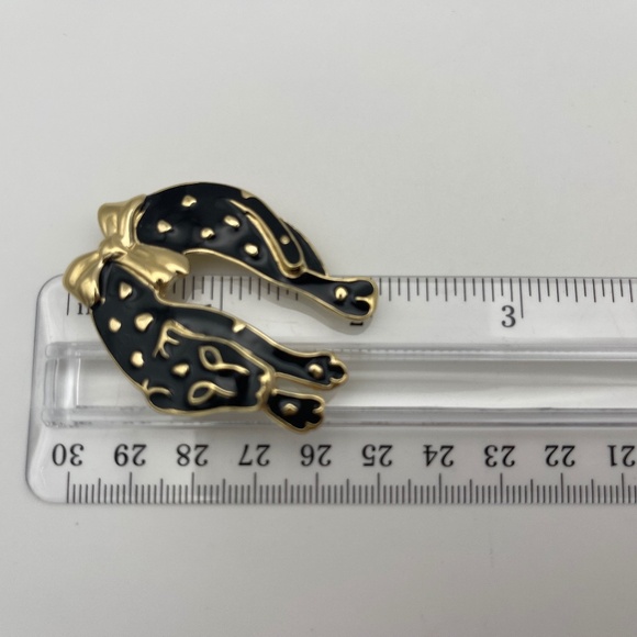 Trifari Draped Leopard Brooch Black Enamel Gold Tone Bow Accents - Picture 6 of 7